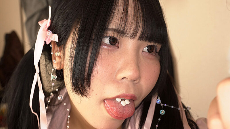 【アヘ顔ぶっ壊れ】強●クスリ漬け トー横地雷系女子を拉致って首絞めビンタイラマ折●!! ビチョ濡れ潮吹きガンギマリ堕ち!すずめゆら サンプル画像 1