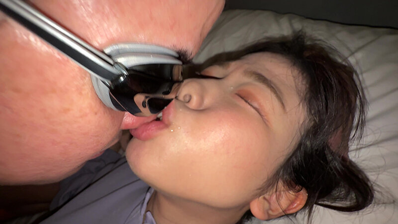 【個人撮影】谷田かりなのデカ舌ディープキス＆ツバ鼻吸い サンプル画像 13