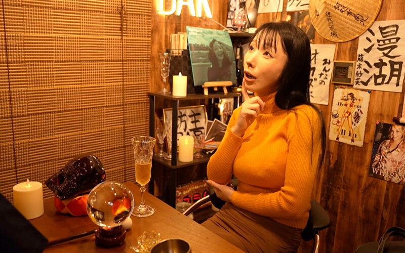 坊主Bar2 美白ボディ欲求不満妻の煩悩をチン棒で浄化し鎮める/爆乳を持て余すスケベ心を本能のまま解放します/主人と違い過ぎ!お坊様のチン棒が気持ち良過ぎて私…/乳首の中心にある秘孔を突いて淫乱姫を甦らせます! サンプル画像 16