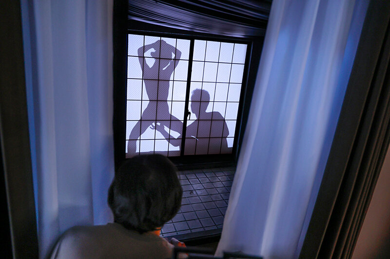 美人義母の障子越しシルエットSEXを毎日覗いていることに気づかれて…父が出張中、童貞の僕を寝室に連れ込み何度も中出しさせてくれた義母との秘密の家庭内NTR 望月りんね サンプル画像 3