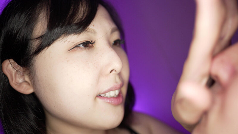 【個人撮影】横山夏希の酸っぱい舌で鼻責め＆唾ぶっかけ！ サンプル画像 12