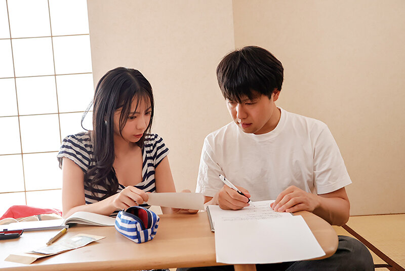 人妻と巨根青年の筆おろし孕ませ不倫 夫に内緒で密会し繰り返した中出し不貞セックスの果てに… 吉澤友貴 サンプル画像 2