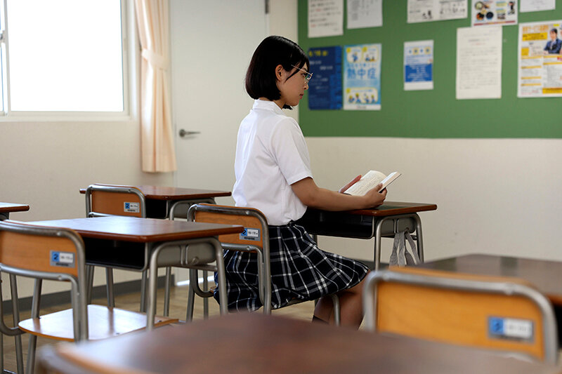 【VR】絶対に彼氏がいないランキング1位の地味陰キャ女子の宮城さんがボクの亀頭から金玉まで舐め尽くすベタ惚れフェラ求愛 サンプル画像 16