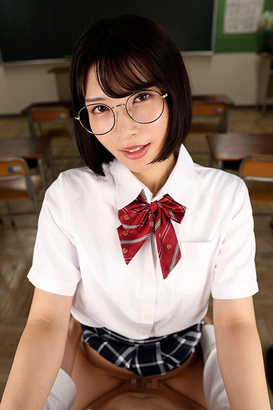 【VR】絶対に彼氏がいないランキング1位の地味陰キャ女子の宮城さんがボクの亀頭から金玉まで舐め尽くすベタ惚れフェラ求愛 サンプル画像 4