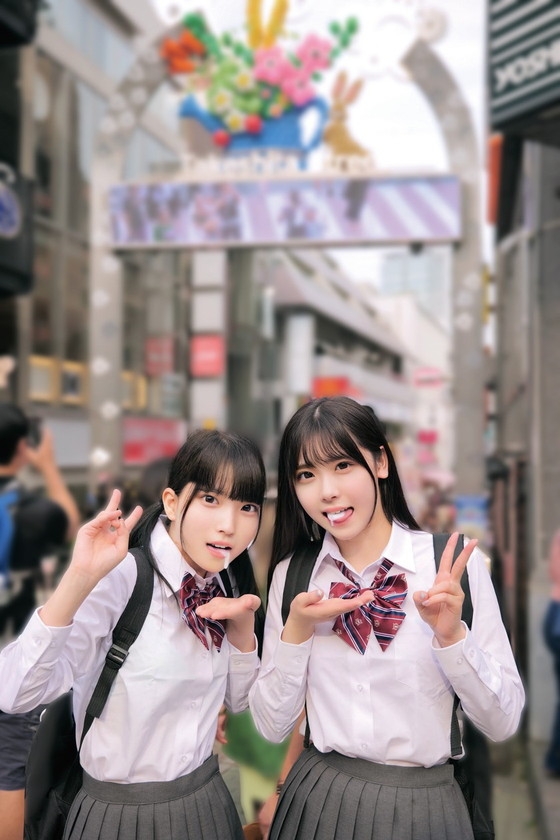 東京観光ごっくんデート 精子を口に入れたままドキドキ散歩 周りに気づかれないようにごっくん ひなのちゃん&あかりちゃん ラブラブカップル同士が互いのパートナーを交換するスワッピングゲームに挑戦!!相手の彼女&彼氏をより多くイカせたら賞金100万円!? かねひろ&ゆうり VS あんな&まさと サンプル画像 1