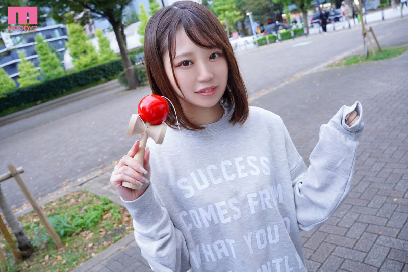 街中で目にする普通な子 でも、結構エロい…かも。 学校、職場、居酒屋、身近にいそうでアナタも知ってるかもしれない。もしかしたら… スケベ原石！？発掘 AV Debut★ 北木里奈 サンプル画像 1