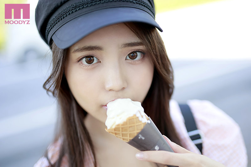 新人 アイコン名は秘密です 若い女の子から大人気！フォロワー8万人のカリスマイ●ス●グ●マー！！ 顔は美人で身体は細身ロリ巨乳のインフルエンサー美少女 AV DEBUT 児玉あむ サンプル画像 2
