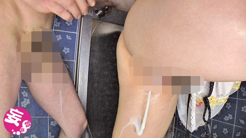義母が35歳の息子に父親の見てない隙に寝取られる サンプル画像 10