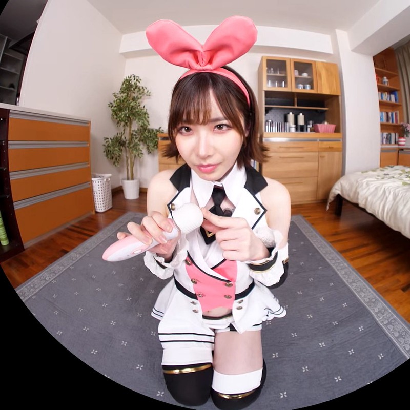 【VR】深田えいみ 可愛いすぎる彼女にオナニー見せてとお願いしてみたッ！思わずうっとり！美人過ぎるコスプレえいみの顔ガン見オナニーからのいちゃらぶエッチ！ サンプル画像 4