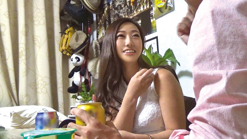 イケメンが熟女を部屋に連れ込んでSEXに持ち込む様子を盗撮したDVD。107～強引にそのまま中出ししちゃいました～ サンプル画像 9