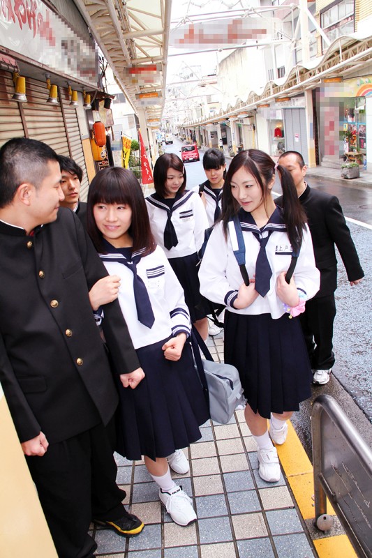 制服女子はこんなにエッチ!?純度高そうに見えてほんとはセックスにドハマリな女子たち14人4時間 サンプル画像 14