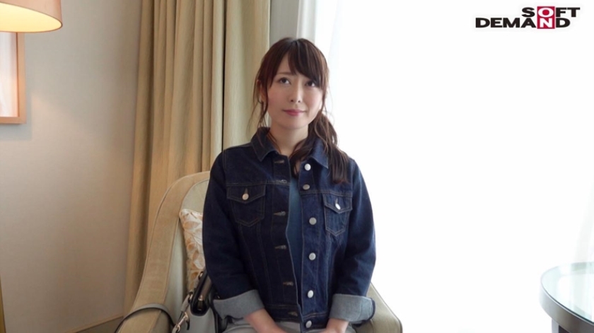 どこか儚げな顔で微笑んでいるけれど、本当は誰よりもスケベなんだろう？ 桜井萌 29歳 AV DEBUT サンプル画像 1