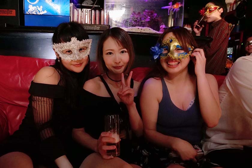 朝比奈菜々子ママの初めてのハプニングバー母乳巻き散らかしFUCK サンプル画像 3