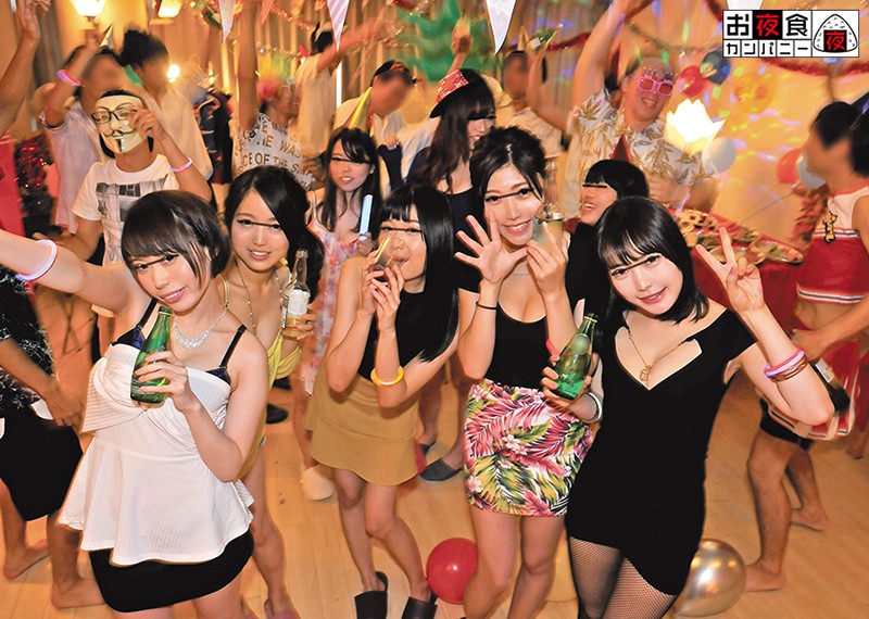 ボクの家がパーティ会場と化し、めちゃ可愛い女子たちとヤリまくり！！「パーッと盛り上がろうか！！」同級生が突然言い放ったこの一言でボクんちは大変な事に！？ サンプル画像 1
