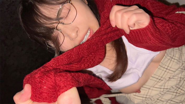 つきまとい09 艶やかな黒髪にお行儀良く制服を着た眼鏡文学美少女に近づき電車痴●。そして家までつきまとい窓の隙間から盗撮侵入し睡眠姦。公園で無邪気に笑いながら1人で遊んでいるところを再び襲い監禁ファック。 サンプル画像 11