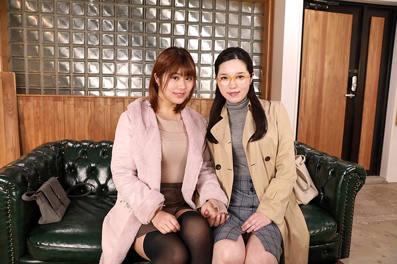 【VR】【レズって仲良し逆3P】僕の彼女は男も女も喰らう...それは愛か性欲か！ハッピーW痴女ビッチ！思う存分僕を弄んでください。 サンプル画像 2