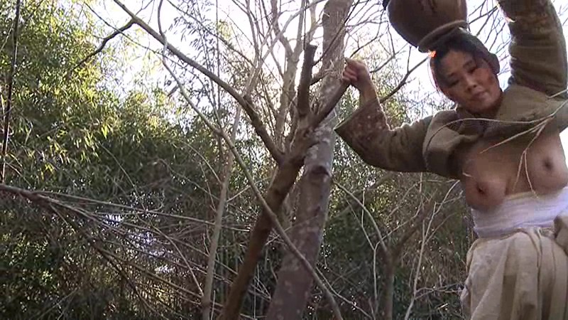 裸けて誘惑 露出癖 乳出し農婦レ●プ/白昼の主婦・欲求不満！！/早熟の女子校生・3P サンプル画像 2