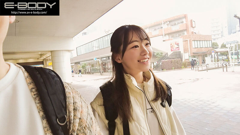 初めて出来た彼女を脱がしたら… 着衣から想像できない物凄い色白スリム美巨乳 大興奮の僕は性欲尽きるまでハメまくった 天美しおり サンプル画像 1