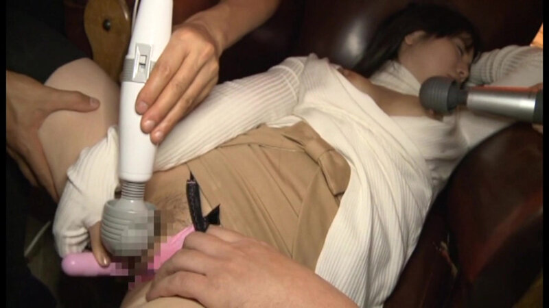 地方の地味な女子大生を騙して3Pや電マ責めでぐちゃぐちゃにします サンプル画像 18