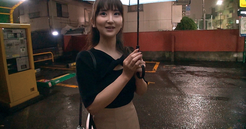 街角でスレンダーで目が大きくて可愛い奥さんにインタビューと偽り事務所に連れ込んで仕掛けたエロトラップでメ~ロメロにして中出し性交! のどかさん30歳 サンプル画像 2