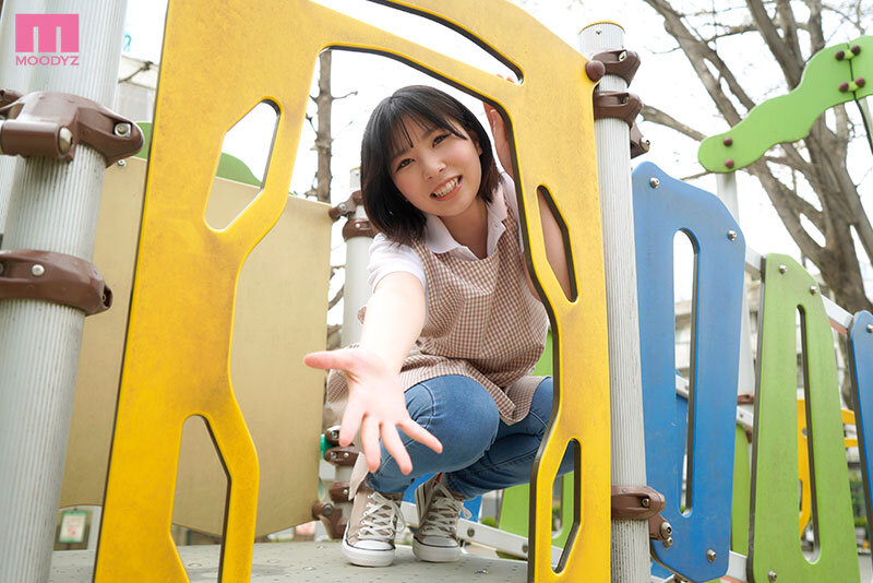 欲求不満な保育士のSEXはエロい。オジサン好きの薄給保育士は、平日もノーブラ乳首ビンビンGカップ。彼氏に内緒で出演。AVデビュー。 南見蒼 サンプル画像 1