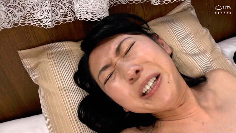 母と息子の禁断の愛のカタチ！息子を思うばかりに道を踏み外した母は昇天イキ！ サンプル画像 12
