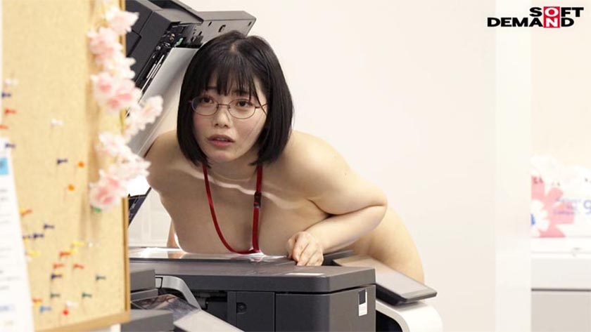会社で服を着ていないのは一人だけ!ハダカの尊さを身をもって学ぶ SOD女子社員 全裸業務 タオル一枚男湯入ってみませんか?ミッションテストプレイ編 社内露出&普段一緒に働く同僚(たまに男優さん)からザーメン採取5名報告 阪本一乃 阿久津羽依 平松朝香 三河瑛茉 野田朔弥 サンプル画像 15