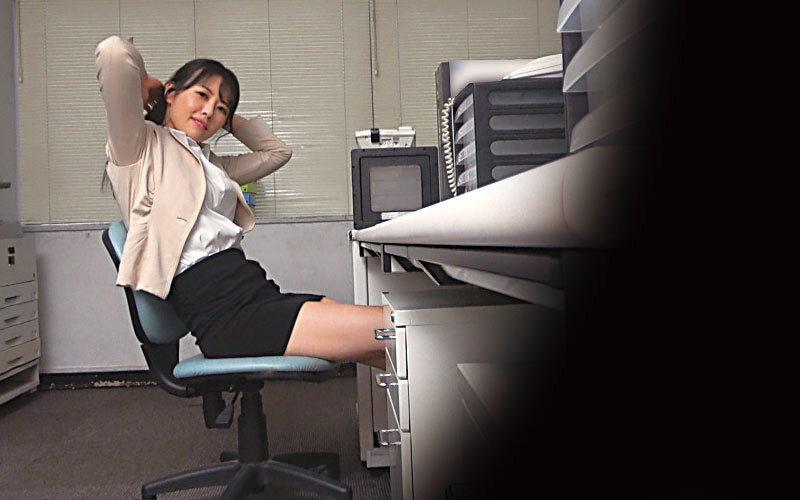 完全主観 「ほら、ワタシをおかずにして…目の前でシコって見せて…」美熟女に見つめられながら射精する快感3 サンプル画像 1
