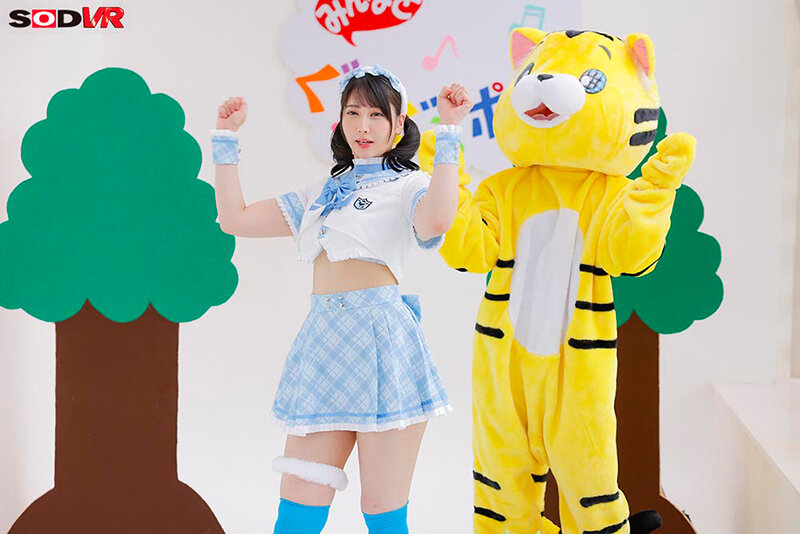 【VR】【8K】(追跡視点)うたのおねえさんの楽屋に潜入して強●VR 夏目響 サンプル画像 12