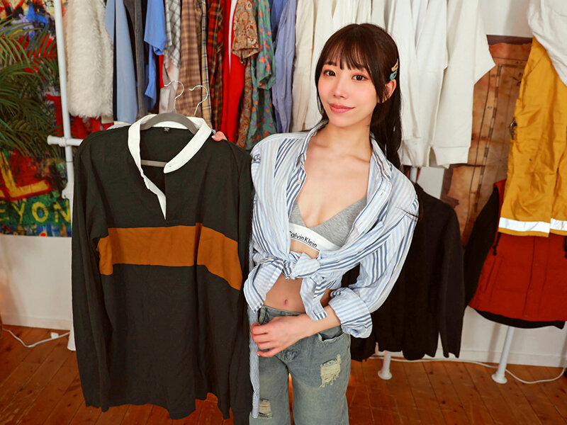 【VR】イ●スタの着替え動画で客を釣る美女店員の密着スポブラ接客にたまらず勃起チ○ポ見せたら向こうも発情こっそりフェラチオ試着室アヘ声押し殺しサイレント中出し 尾崎えりか サンプル画像 5