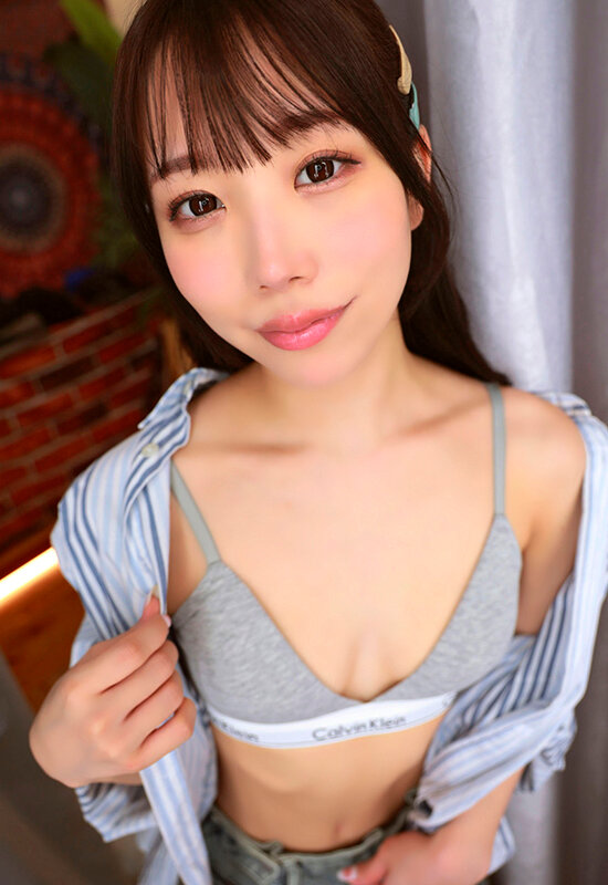 【VR】イ●スタの着替え動画で客を釣る美女店員の密着スポブラ接客にたまらず勃起チ○ポ見せたら向こうも発情こっそりフェラチオ試着室アヘ声押し殺しサイレント中出し 尾崎えりか サンプル画像 8