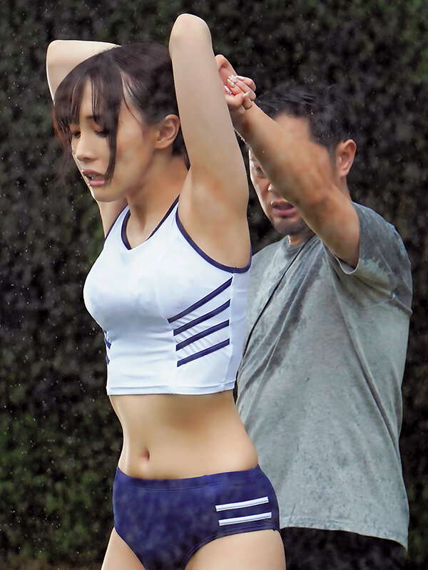合宿中ゲリラ豪雨で全身ビショビショになった陸上部員は濡れて敏感になった透け乳首をセクハラ監督に弄られ続けチクイキ女子ランナーに仕立て上げられた 白石もも サンプル画像 2