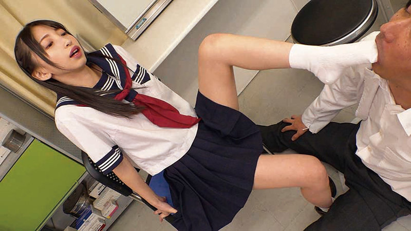 ストレス解消のためにオジサンをイジメて喜ぶロリっ娘制服小悪魔美少女 冬愛ことね サンプル画像 3