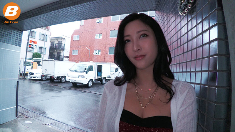 彼女のお姉さんは超ビッチでヤリマン！ 彼女が不在の間を狙って僕を逆レ●プ強●中出し！ 水川スミレ サンプル画像 1