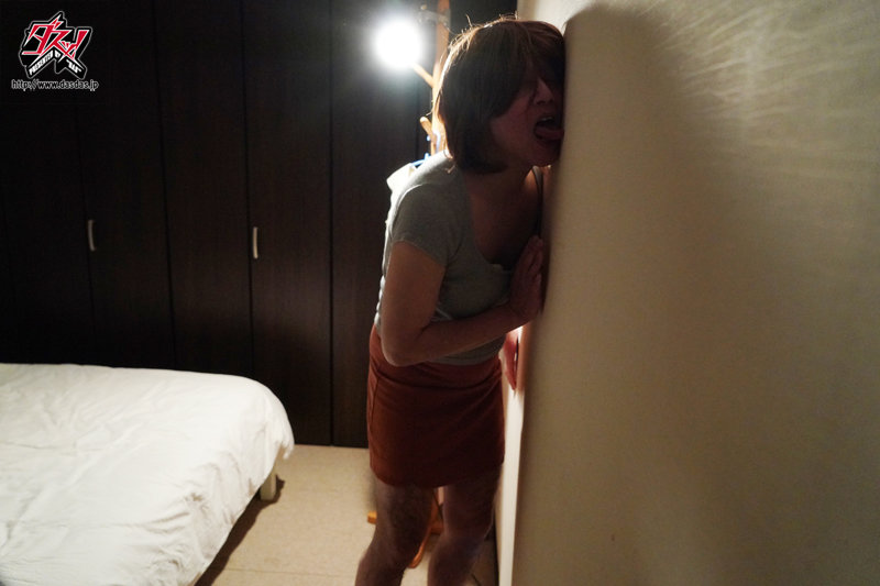 隣人に俺の妻が寝取られて。「薄壁越しに罵られた女装親父の怒り」編 黒川すみれ サンプル画像 10