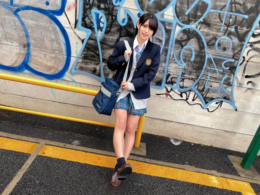 女子学生図鑑「クラスメイト紹介してください!」で紡ぐ制服の輪新・青い制服編Mちゃん出逢った瞬間に通じ合う相性抜群のち○ぽとま○こ!イキまくりのお祭り4PSEX!! サンプル画像 2
