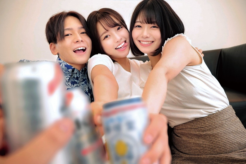 女子学生図鑑「クラスメイト紹介してください!」で紡ぐ制服の輪新・青い制服編Mちゃん出逢った瞬間に通じ合う相性抜群のち○ぽとま○こ!イキまくりのお祭り4PSEX!! サンプル画像 15