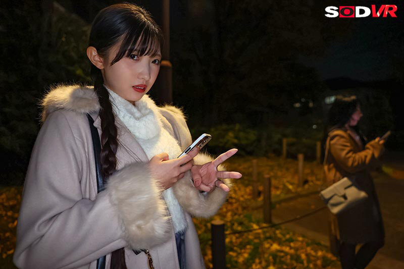 【VR】【8K】都内・大●●公園で立ちんぼしている奥さんに薬を盛ってキメセク撮影 散々中出ししまくった サンプル画像 4
