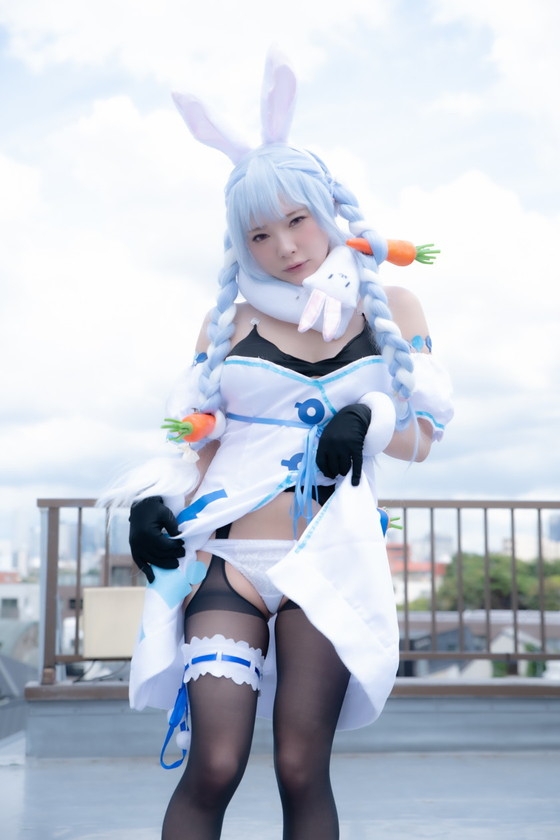 美少女コスプレイヤーさんの本性めくれるド淫乱痴女化!!情熱的汗だく3P中出しセックス!!【2キャラ収録!!】 サンプル画像 2