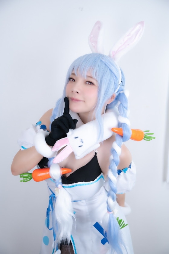 美少女コスプレイヤーさんの本性めくれるド淫乱痴女化!!情熱的汗だく3P中出しセックス!!【2キャラ収録!!】 サンプル画像 3