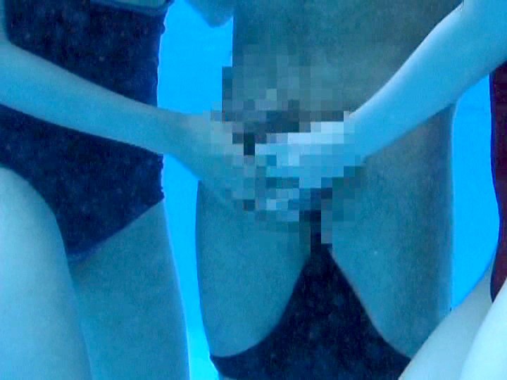 水中×競泳水着×H Wベロちゅー手コキ・水中フェラ・ピストンSEX・水中オナニー・水中レズキス・水中痴● サンプル画像 2