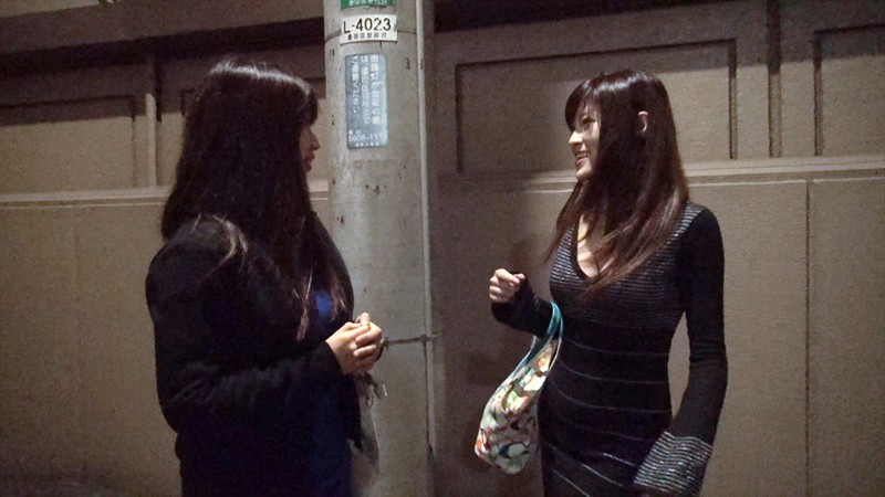 百合川さらの突撃レズナンパ！2街ゆく素人娘を喰い比べ！！ サンプル画像 11