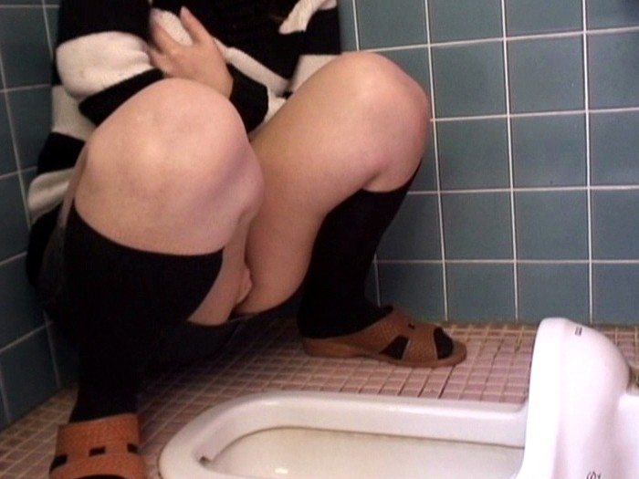 実録投稿 欲求不満の熟女が密かに自慰する女子トイレ サンプル画像 6