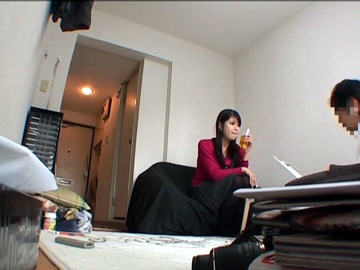 騙されて媚薬を飲まされた昼下がりの人妻 サンプル画像 1