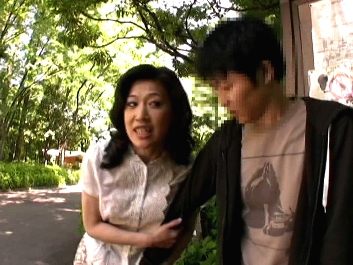 ど淫乱熟女が逆ナンパして逆レ●プ！！ 第三章 サンプル画像 1
