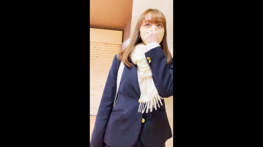【騎乗位好き必見】「気持ちよかったら声出していいんだぞ～(笑)」乳首舐めスパイダー騎乗位でオジサンを手玉に取るコルセン勤務の清楚系美少女とのコスプレハメ撮りがエロすぎたwww サンプル画像 1