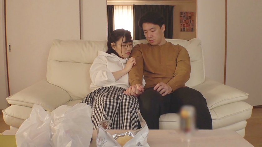 隠れ巨乳のめがね女子と宅飲み&生挿入 サンプル画像 1