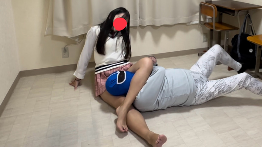 りおなちゃんに電気アンマで仕留められる サンプル画像 13