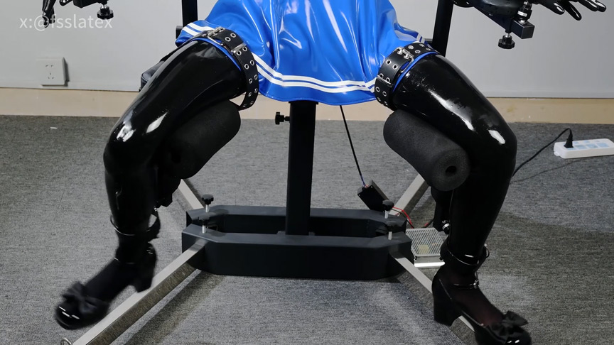 コミケ帰りのテカテカセーラー女に好き放題してみた サンプル画像 4