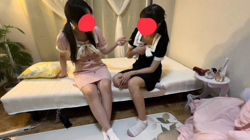 親友女子同士の電気アンマ！鼠蹊部くすぐり！ サンプル画像 1